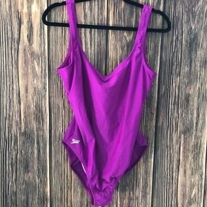 Speedo women purple like new! Built in bra Sz 18